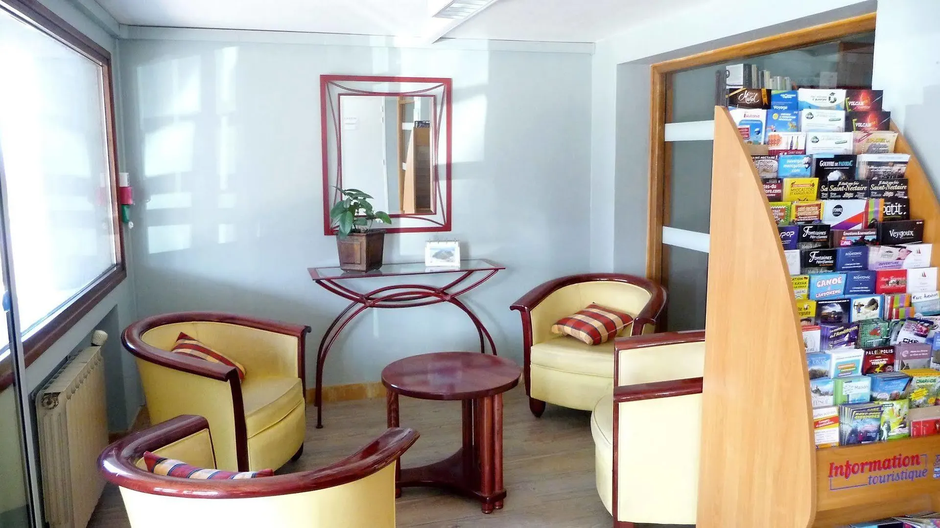 Hotel Logis La Rose Des Vents Volvic