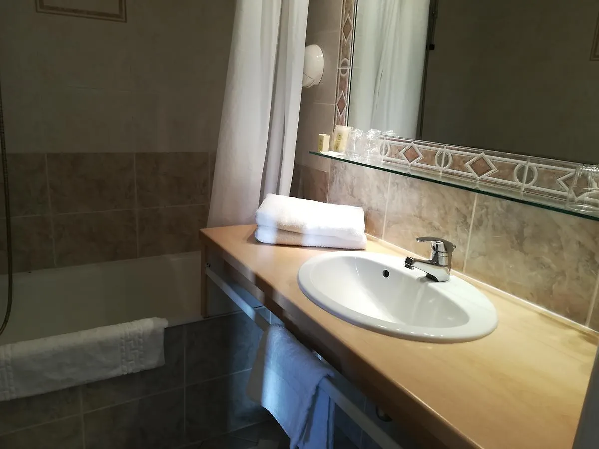 Hotel Logis La Rose Des Vents Volvic